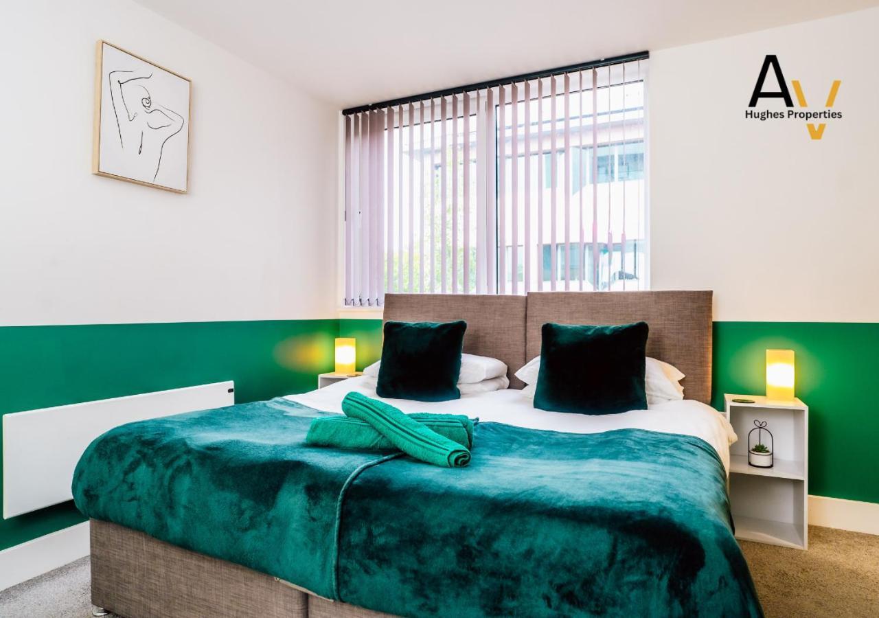 Modern Two-Bedroom Apartment - Central Location, Free Wi-Fi, Ideal For Long Stays By Av Hughes Properties Milton Keynes Exteriör bild