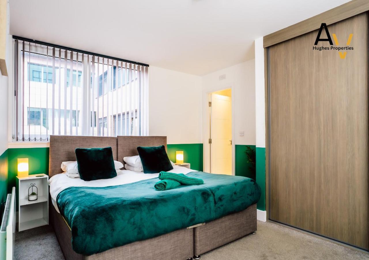 Modern Two-Bedroom Apartment - Central Location, Free Wi-Fi, Ideal For Long Stays By Av Hughes Properties Milton Keynes Exteriör bild