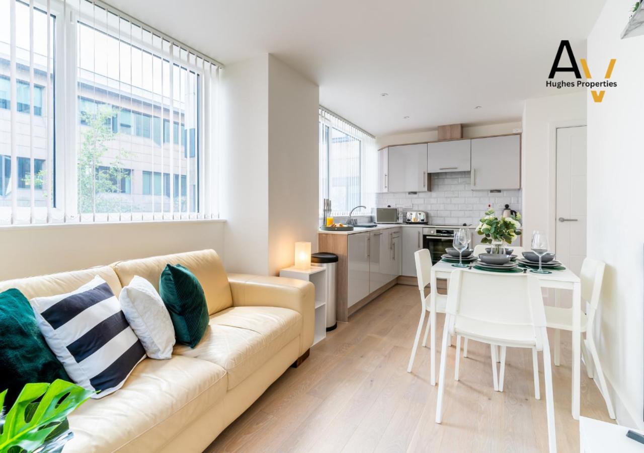 Modern Two-Bedroom Apartment - Central Location, Free Wi-Fi, Ideal For Long Stays By Av Hughes Properties Milton Keynes Exteriör bild