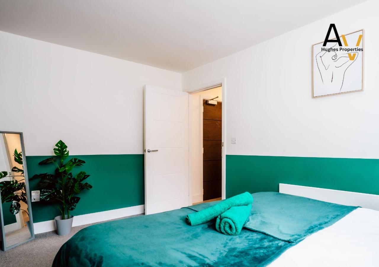 Modern Two-Bedroom Apartment - Central Location, Free Wi-Fi, Ideal For Long Stays By Av Hughes Properties Milton Keynes Exteriör bild